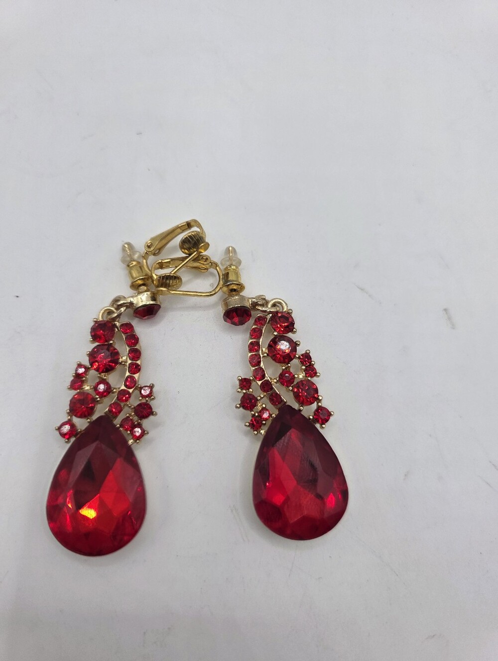 Vintage Style Ruby Red Teardrop Rhinestone Dangle Earrings Gold Tone Statement